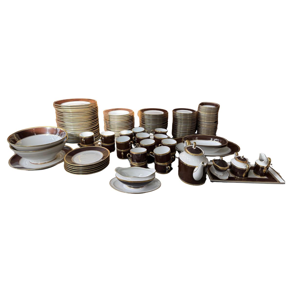 Extensive 159 Piece Richard Ginori Contessa Porcelain Dinner and Tea Service
